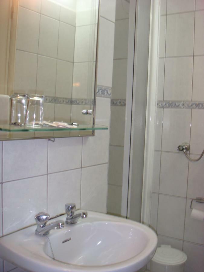 מלון טומאר Pensao Residencial Luanda מראה חיצוני תמונה